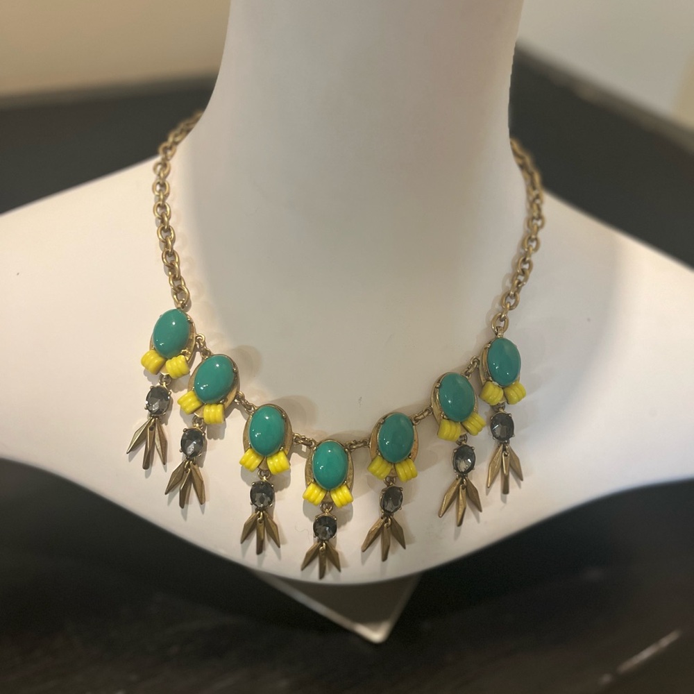 Elegant Gold and Green Necklace